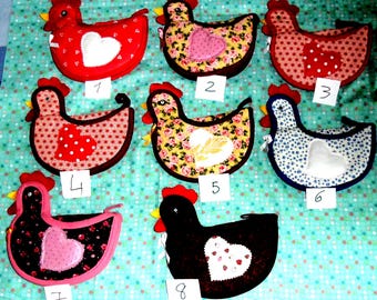 manique poules réaliser en coton de couleurs