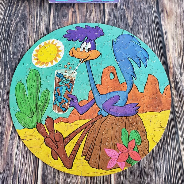 Vintage Road Runner & Wile E Coyote round jigsaw puzzle Whitman 1976