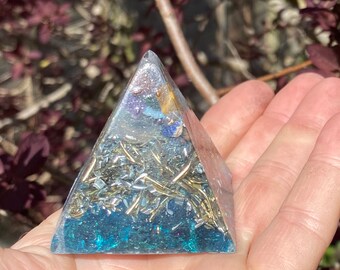 Pyramide dOrgone en ite en Cristal Naturel pour la Protection des CEM Chakra Gu/érison des Pyramides dOrgonite de M/éditation