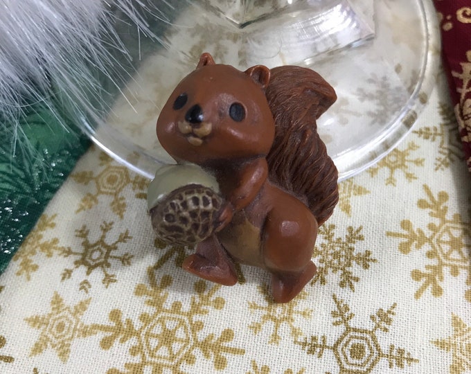 Vintage squirrel brooch
