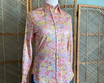Blusa floral vintage de los años 70 de Organically Grown by Arpeja / Blusa floral abotonada de los años 70