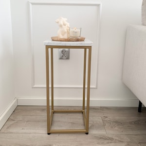Maven - klein nachtkastje, bijzettafel, marmeren tafel, salontafel, gouden frame, slaapkamertafel, woonkamertafel