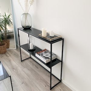 ZENOBIA - Konsole mit Glasplatte und Regal, Glaskonsole, schwarzes Glas, Konsole mit Regal, schwarze Konsole, Schminktisch, Zimmer, Flur
