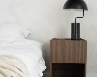 Table de chevet SOREN avec étagère et tiroir | Table de chevet avec tiroir, bois foncé, fabrication sur mesure, petite table de chevet pour chambre, meuble en noyer