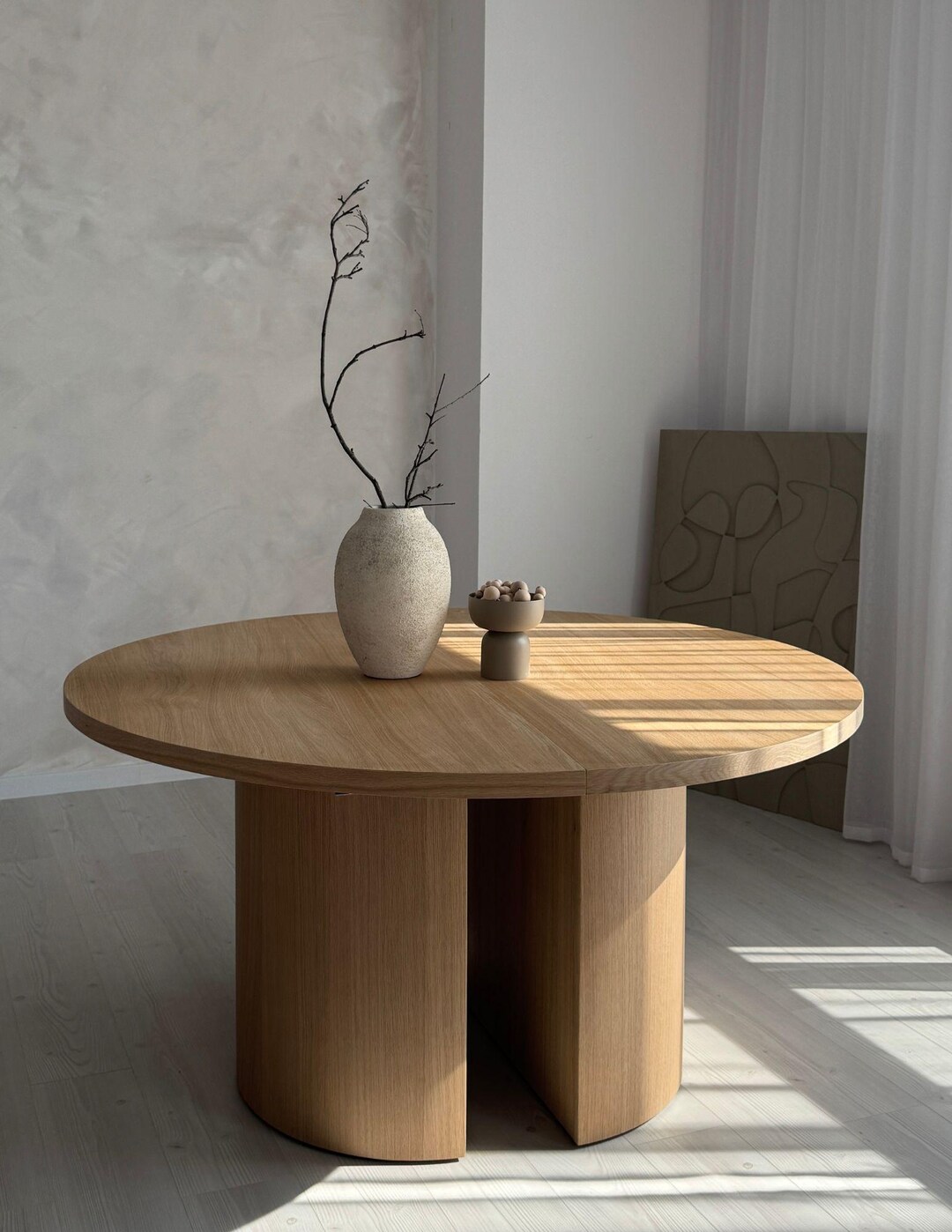 Round Oak Veneer Dining Table, Elegant and Modern Table for the Kitchen ...