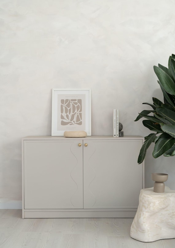 Beige Kaschmir-Kommode mit Türen für Schlafzimmer oder Wohnzimmer, elegante Kommode mit 40 cm Tiefe und Regalen auch ideal fürs Kinderzimmer