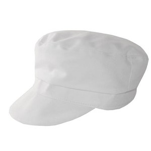 Peut inclure: Une casquette en coton blanc avec une visi&egrave;re plate et une couronne courte et droite.