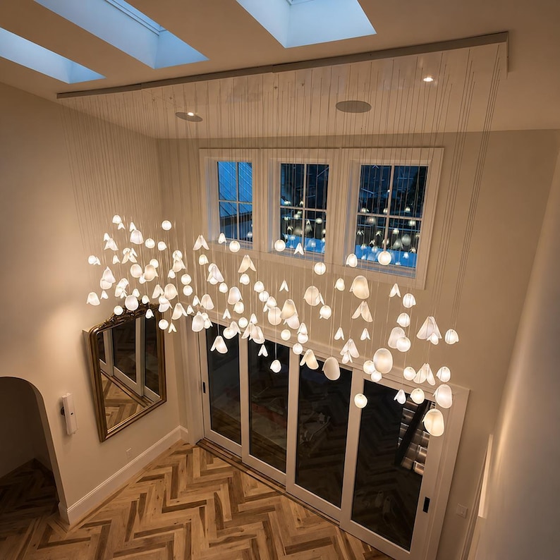 Lustre de vidro soprado para iluminação de hall de entrada. Luminária pendente longa de vidro, lustre em formato de bolha. Luminária pendente em cascata. imagem 7