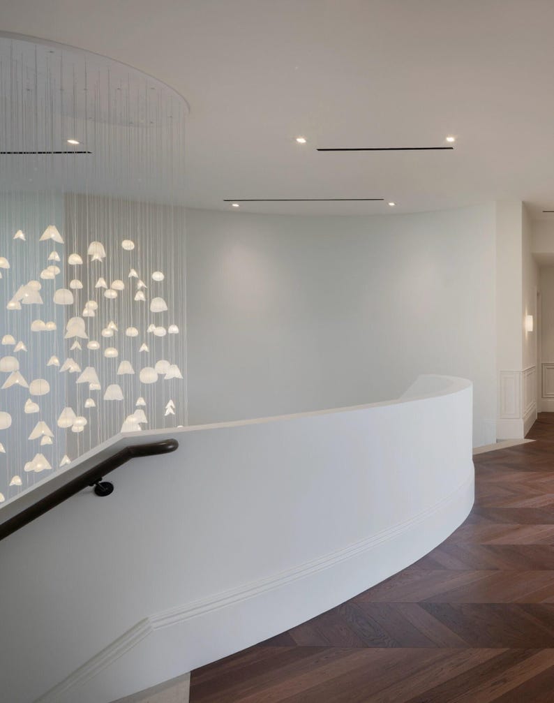 Lustre de vidro soprado para iluminação de hall de entrada. Luminária pendente longa de vidro, lustre em formato de bolha. Luminária pendente em cascata. imagem 4