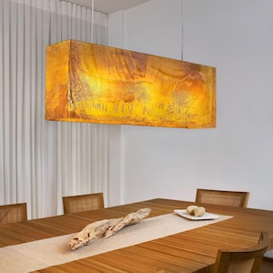 ステンドグラスのリニアペンダントライト：カスタムキッチンアイランド照明