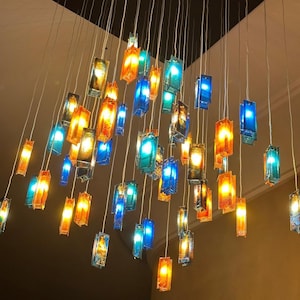 Kronleuchter aus mundgeblasenem Glas: Bunte moderne Foyer-Beleuchtung, kundenspezifisches Multianhänger-Design Bild 1