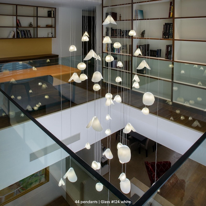 Lustre de vidro soprado para iluminação de hall de entrada. Luminária pendente longa de vidro, lustre em formato de bolha. Luminária pendente em cascata. imagem 6