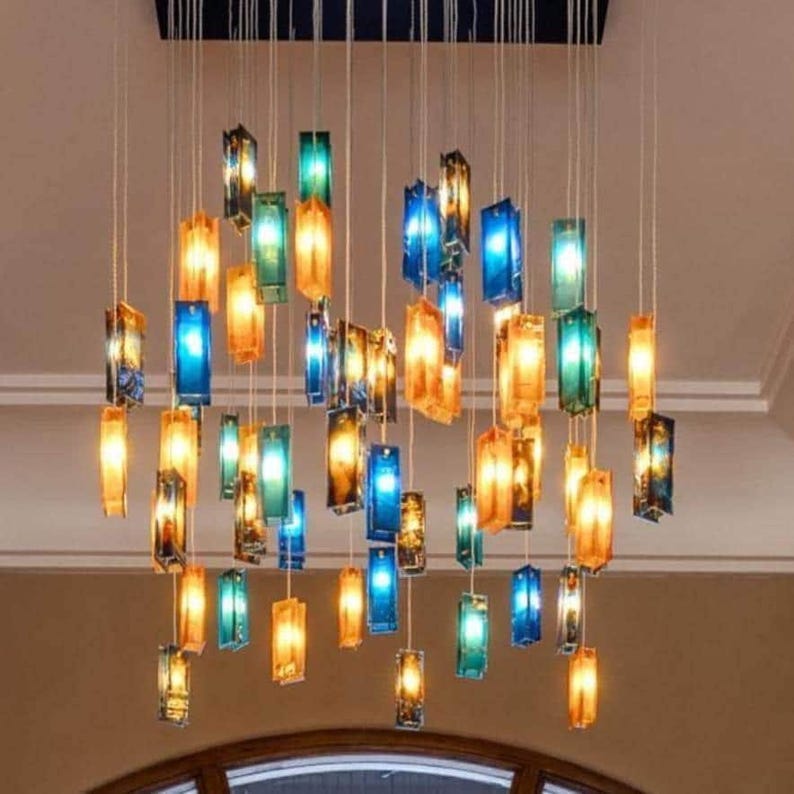 Kronleuchter aus mundgeblasenem Glas: Bunte moderne Foyer-Beleuchtung, kundenspezifisches Multianhänger-Design Bild 3