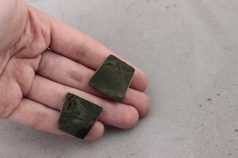 Whale back square cufflinks Vintage mens gift Mid-century geometric style Brass cufflinks Classic accessories Natural green stone jasper