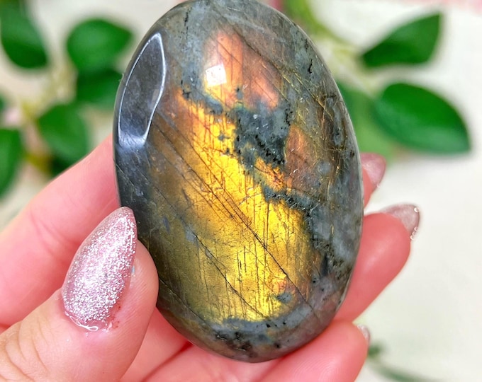 golden sunset labradorite palm stone  (u)