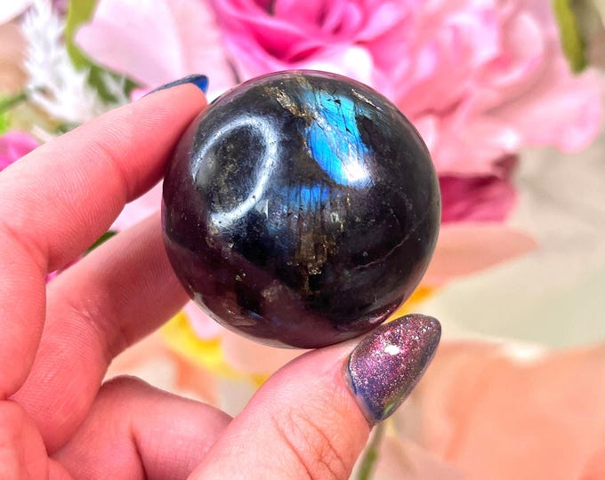labradorite sphere with blue flash