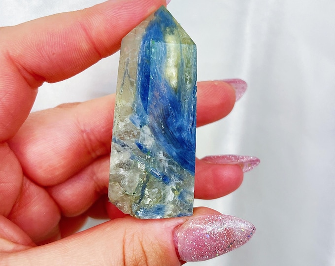 kyanite in quartz tower