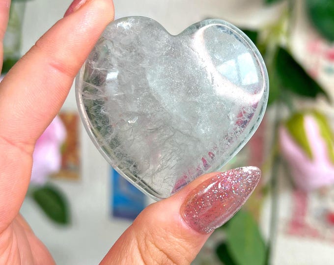 green fluorite heart - transparent, glassy polish (h4)