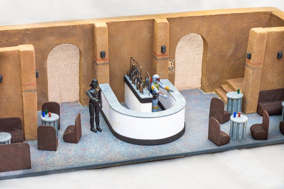 Maqueta de La Cantina de Chalmun, ubicada en el puerto de Mos Eisley en el  planeta Tatooine, de la película STAR W…