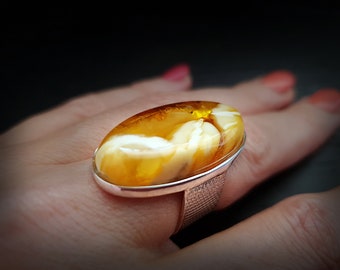 U Shaped Sterling silver ring with milky white and honey color Baltic amber and texture. Perfect for every day or special occasions Ø16.5