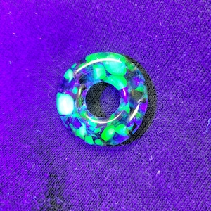 Uranium glass pendant, handmade uranium glass jewelry, unique uranium glass art, round glass pendant
