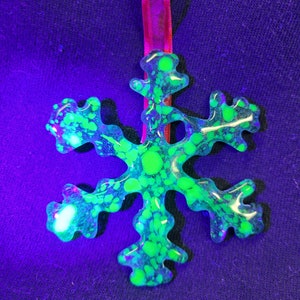 Uranium glass snowflake, unique glass ornament, snowflake ornament, fused glass, glowing glass snowflake