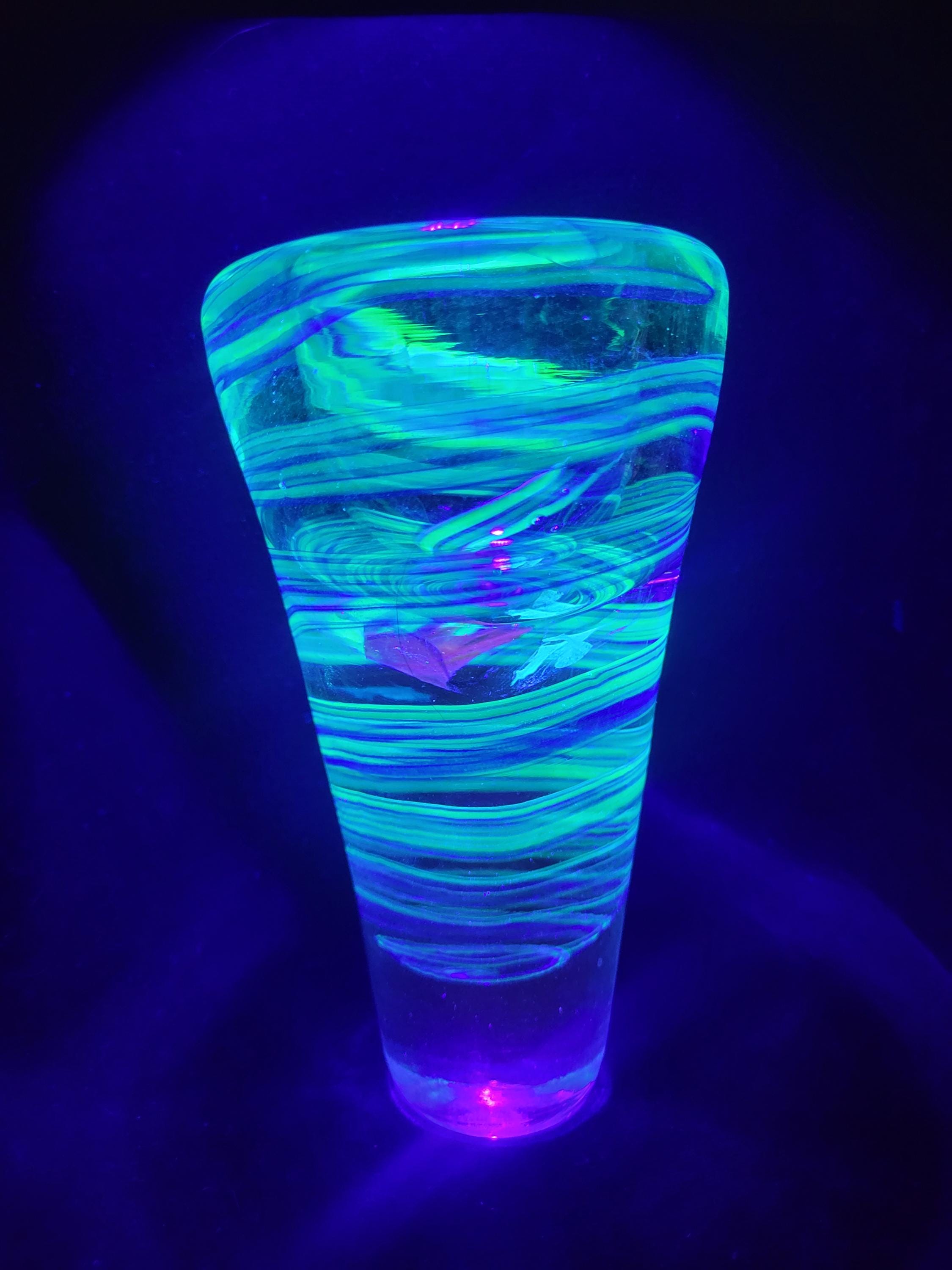 手作りウランガラス花瓶：サイン入りコレクターズアイテム - Etsy 日本