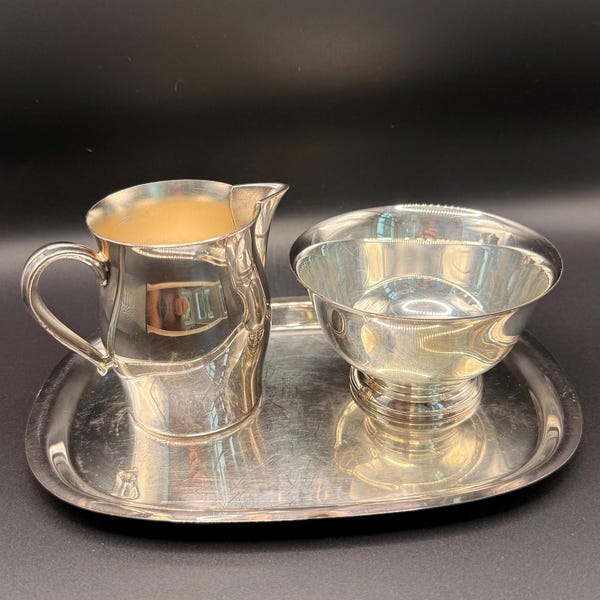 Vintage Wm Rogers Paul Revere reproduktion silverpläterad gräddkanna sockerskål bricka set