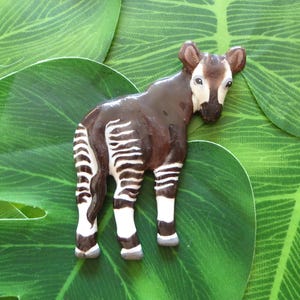 Aimant okapi fait main en céramique