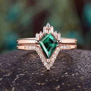 Art deco kite shape lab emerald engagement ring set rose gold ring baguette cut moissanite ring round cut ring anniversary bridal set