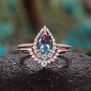 Vintage Pear Alexandrite Engagement Ring Set - Rose Gold Diamond Moissanite Halo Ring | Curved Wedding Band | Luxury Bridal Set Promise Ring