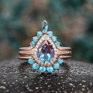 Anillo de compromiso vintage de alejandrita en forma de pera, estilo art déco, en oro rosa, con halo de diamantes, turquesa, para bodas y aniversario.