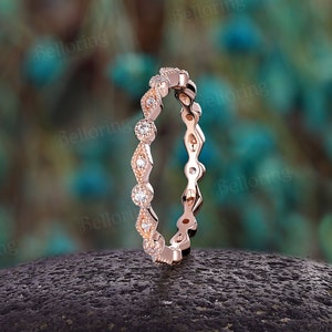 Antiker runder Moissanite Wedding Band, Rotgold Milgrain Ring, Vintage Eternity Band Geschenk für sie, stapelbarer Brautjubiläum Versprechen Ring
