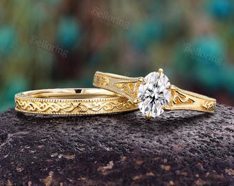 Vintage graverad oval moissanit brudset: Antik 14K gult guld milgrain förlovningsring set