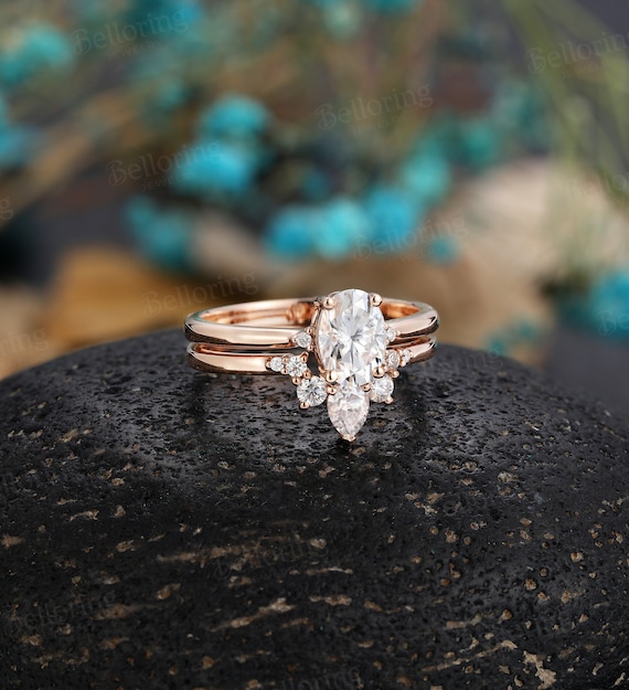 Vintage Oval Moissanite Engagement Ring Set Rose Gold Art Deco Diamond Rings Pear Shaped Moissanite Curved Band Anniversary Bridal Set