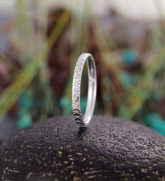 Antique diamond wedding band deals