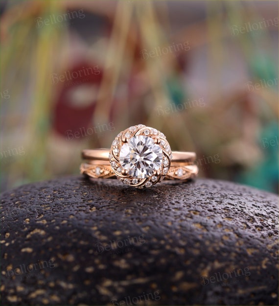 Vintage Style Bridal Ring Set, Round Cut – Flawless Moissanite