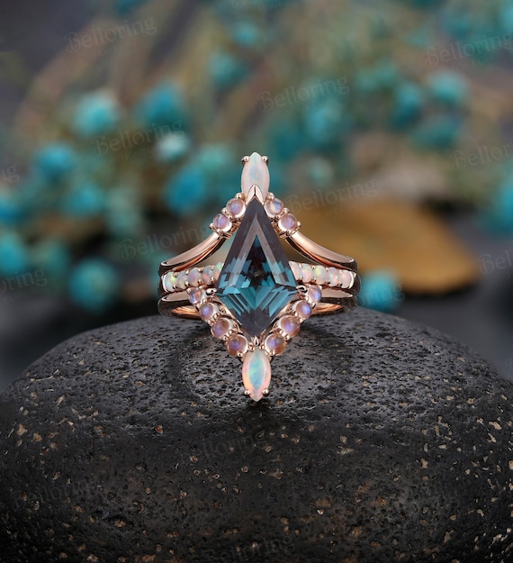 Buy Vintage Alexandrite Engagement Ring Set Rose Gold Kite Ring