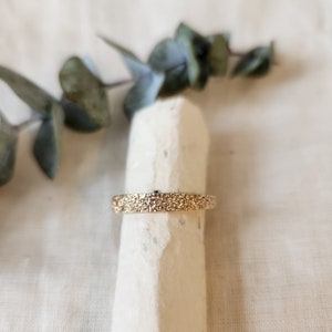 14k yellow gold tapered textured band