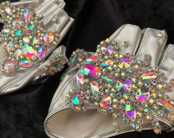 Crystal embellished cropped driving gloves • silver leather and rhinestones, fingerless