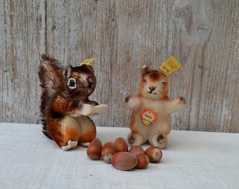 Vintage 2 small stuffed squirrels “ Possy and Perri ” by Steiff * Button in ear and yellow article flag * Collectable