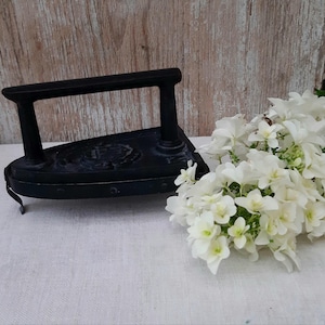 Antique French iron with coaster * cast iron * around 1900 * Shabby - Brocante - * garden decoration * French flair * Boho *