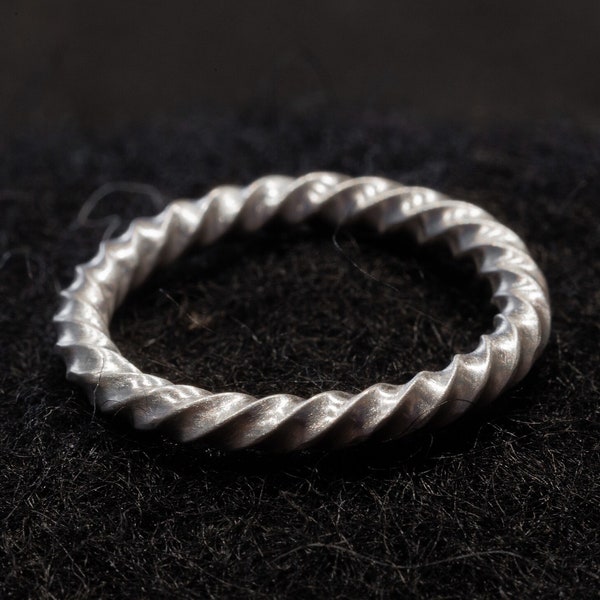 Spiralring aus 925 Silber, vierkant, massiv Silber, handgemacht