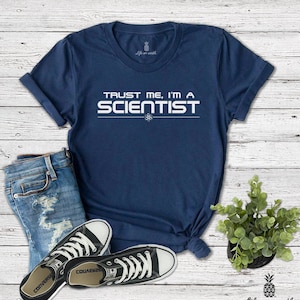 Trust Me, I&#39;m a Scientist t-shirt | scientist gift, scientist tshirt, science gifts, science teacher gift, science teacher shirt, funny tee