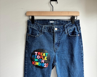 Tratta le persone con gentilezza TPWK Insieme Insieme Harry Styles Jeans in denim dipinto