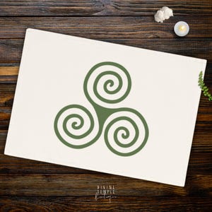 Mantel de altar grande de 19 x 27 pulgadas, espiral triple en el sentido de las agujas del reloj, 100 % algodón orgánico, trisquel celta, protección, símbolos sagrados, ritual