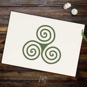 Spirale tripla in senso antiorario / 100% cotone biologico / Grande tovaglia per altare 19x27 pollici / Triskele / Celtico / Protezione / Simbolo sacro / Rituale