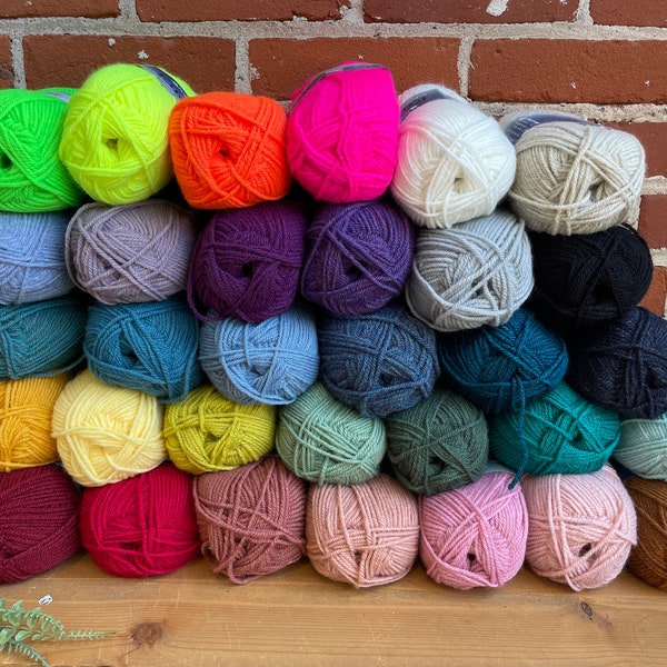 Encore Worsted - Worsted weight Yarn