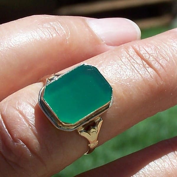 Vintage Green Onyx Ring ,  10K Y.G  SZ 7