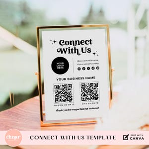 Può includere: Un cartello bianco con cornice dorata che dice "Connect With Us" con un carattere stilizzato. Il cartello ha uno spazio per un logo, maniglie di social media e codici QR per Instagram e Facebook. Il testo in basso dice "Grazie per il tuo supporto alla nostra attività!"